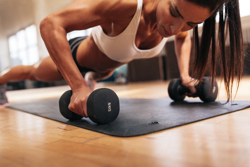 Musculação feminina: quais os benefícios do treino de força?